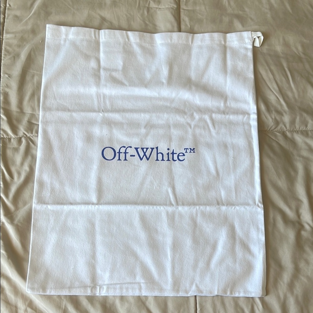 1 🦚Off-White White Dust Bag

18” x 15”